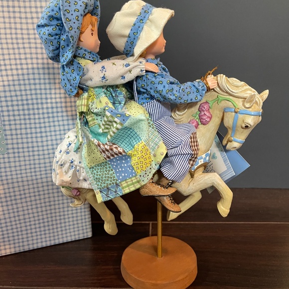 2004 Holly Hobbie and Robbie TCFC figurine riding a carousel horse - Picture 4 of 12